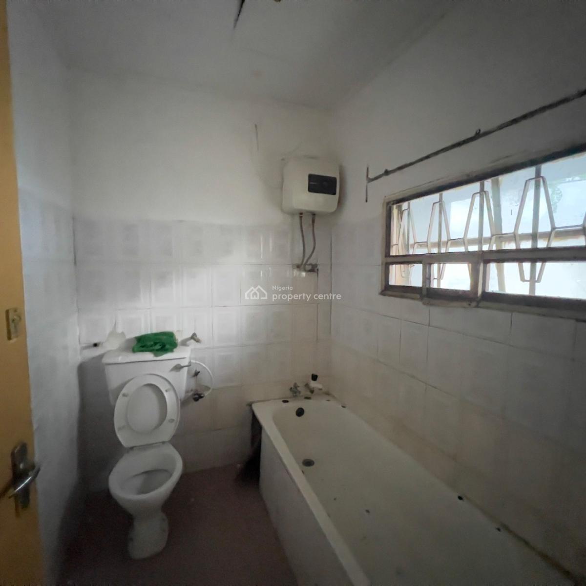 Spacious 4 Bedrooms Flat Bungalow for Lease/letting, Oduduwa Crescent /ikeja Gra, Ikeja Gra, Ikeja, Lagos, Detached Bungalow for Rent