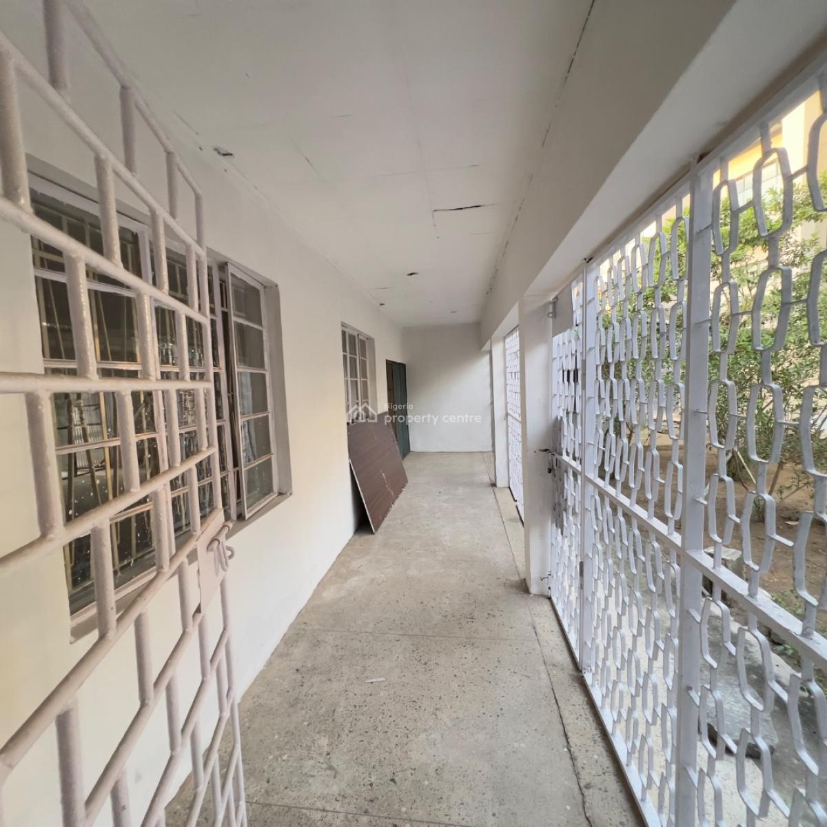 Spacious 4 Bedrooms Flat Bungalow for Lease/letting, Oduduwa Crescent /ikeja Gra, Ikeja Gra, Ikeja, Lagos, Detached Bungalow for Rent