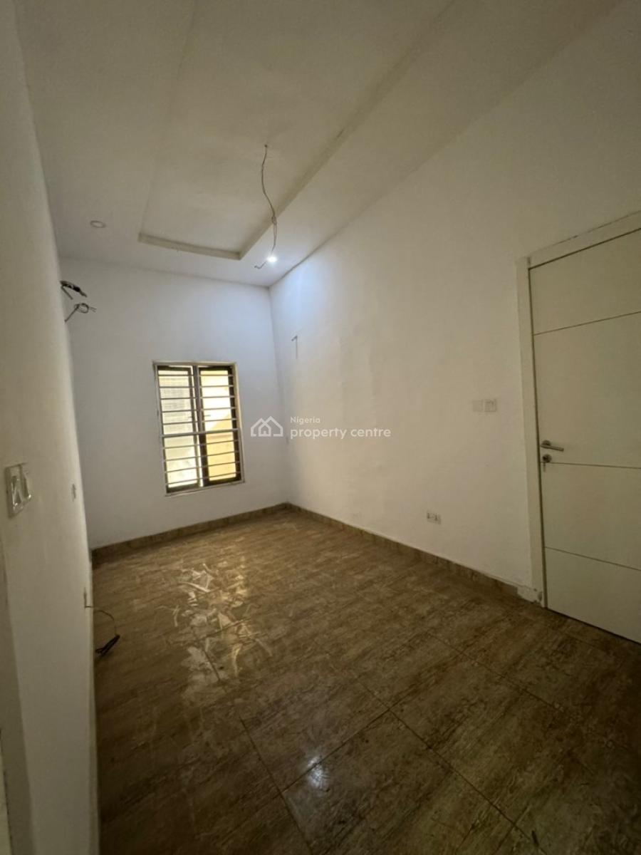 Very Big Room Downstairs, Orchid Road, Lekki, Lagos, Self Contain (single Rooms) for Rent