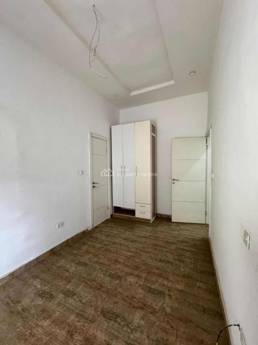 Very Big Room Downstairs, Orchid Road, Lekki, Lagos, Self Contain (single Rooms) for Rent