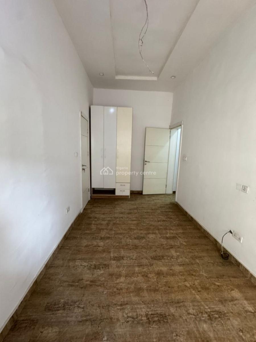 Very Big Room Downstairs, Orchid Road, Lekki, Lagos, Self Contain (single Rooms) for Rent