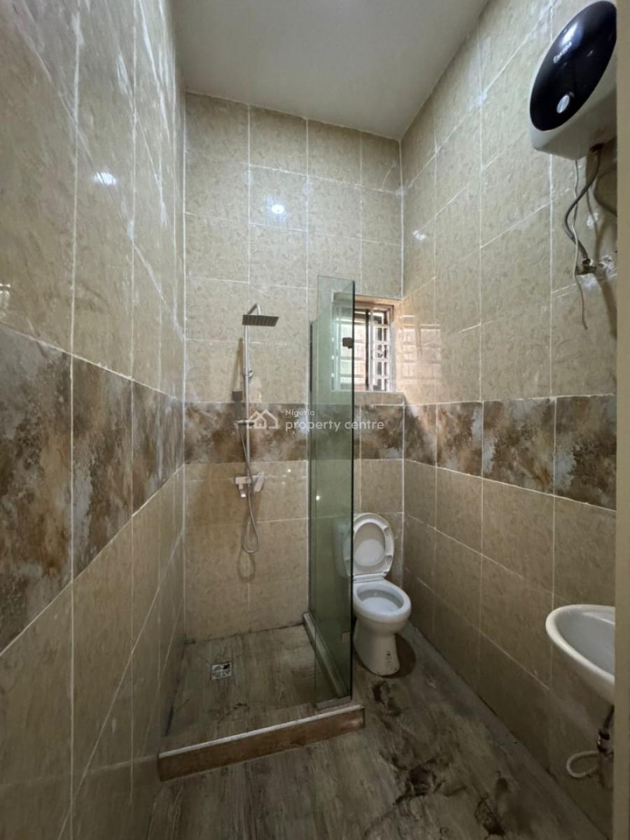 Very Big Room Downstairs, Orchid Road, Lekki, Lagos, Self Contain (single Rooms) for Rent