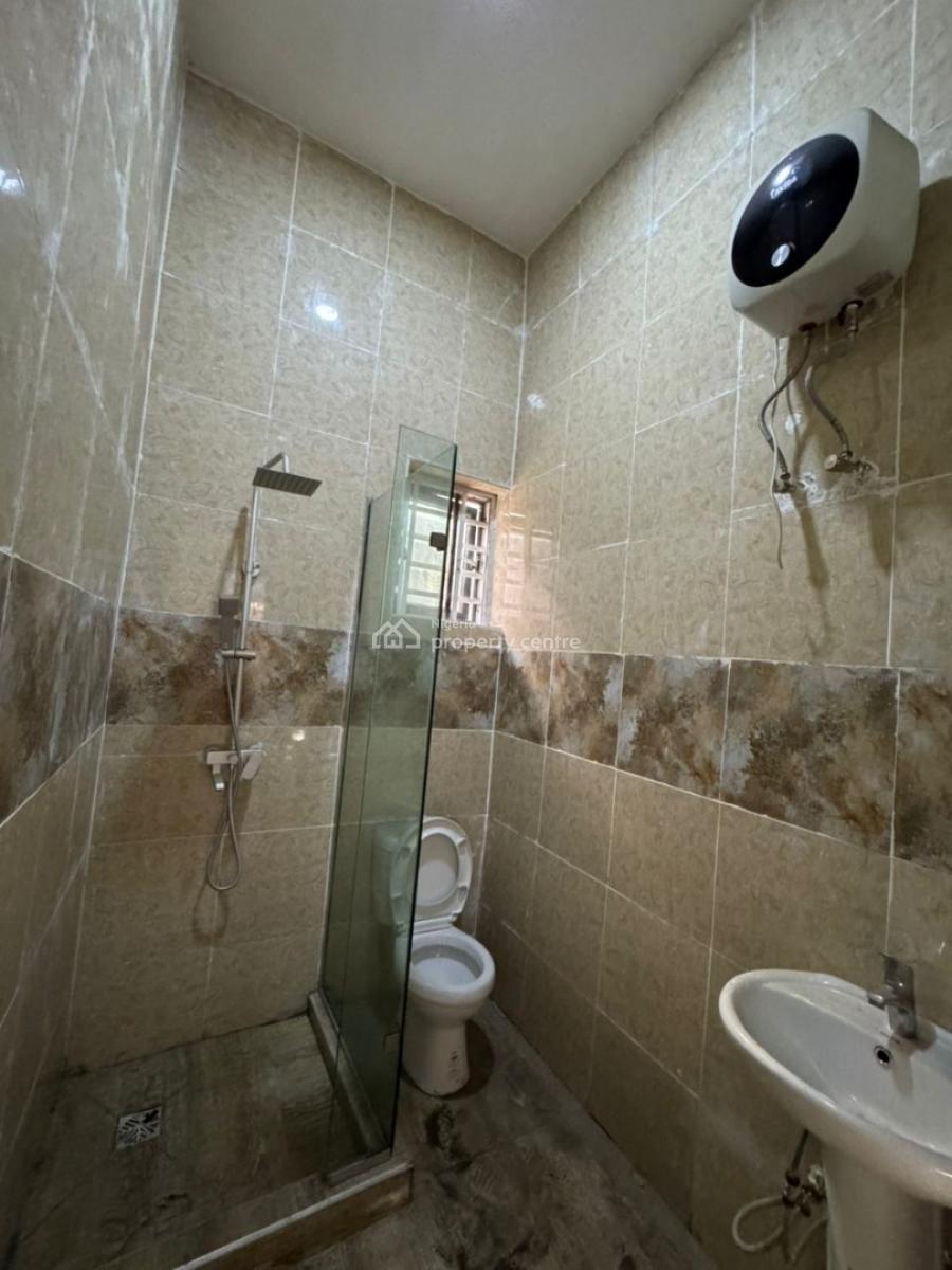 Very Big Room Downstairs, Orchid Road, Lekki, Lagos, Self Contain (single Rooms) for Rent