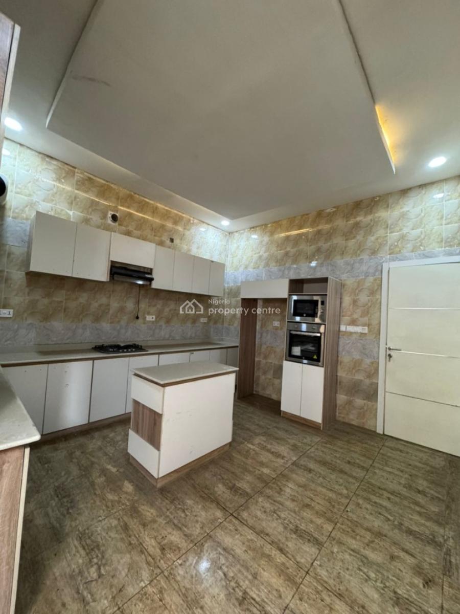 Very Big Room Downstairs, Orchid Road, Lekki, Lagos, Self Contain (single Rooms) for Rent