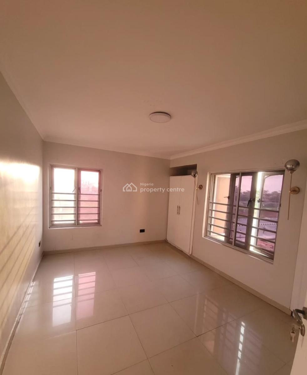 Serviced 2 Bedroom En-suite Flat with an Enclosed Fitted Kitchen, Cook, Lekki Phase 1, Lekki, Lagos, Flat / Apartment for Rent