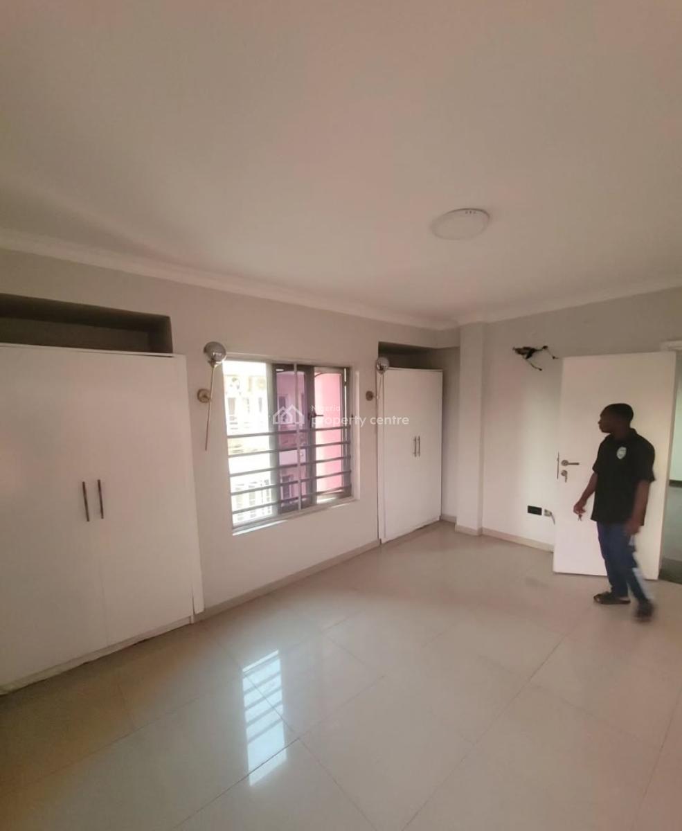 Serviced 2 Bedroom En-suite Flat with an Enclosed Fitted Kitchen, Cook, Lekki Phase 1, Lekki, Lagos, Flat / Apartment for Rent