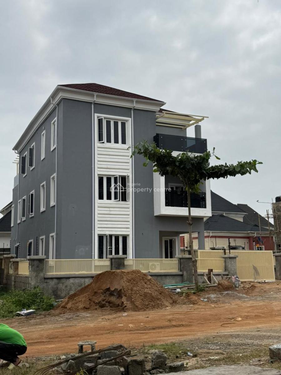 Distressed 6 Bedroom Terraced Triplex, Airport Road, Sabon Lugbe, Lugbe District, Abuja, Terraced Duplex for Sale