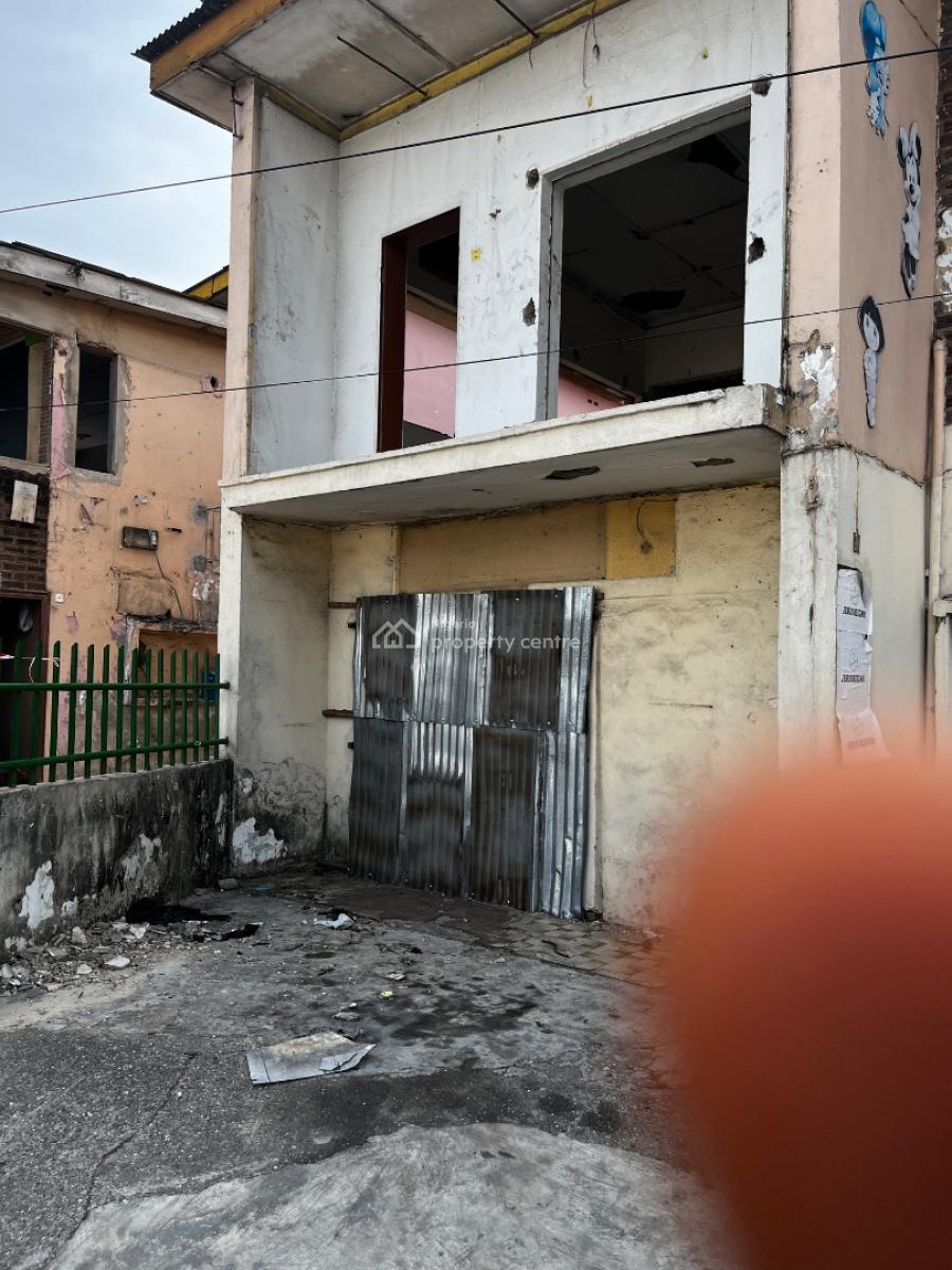 a Demolishable/ Restructure Building Sitting on 753sqm Directly on Ade, Adelabu Road, Adelabu, Surulere, Lagos, Detached Duplex for Sale