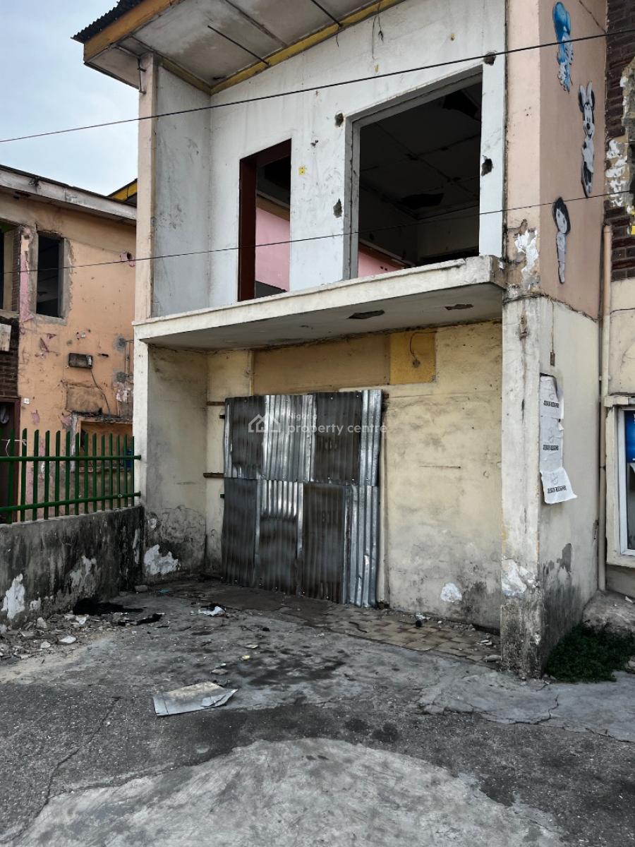 a Demolishable/ Restructure Building Sitting on 753sqm Directly on Ade, Adelabu Road, Adelabu, Surulere, Lagos, Detached Duplex for Sale