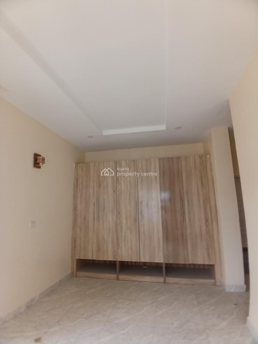 5 Bedroom Detached Duplex with 1 Unit of 1 Bedroom Flat with 2 Units O, Guzape Abuja Diplomatic Zone, Guzape District, Abuja, Detached Duplex for Sale