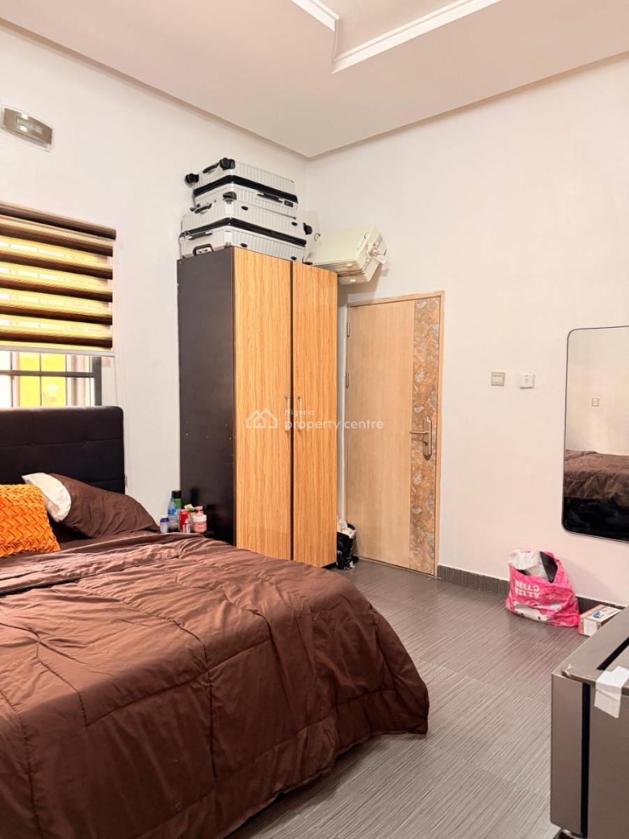 Spacious Downstairs Bedroom Inside a Shared Apartment, Bera Estate Chevron, Lekki, Lagos, Self Contain (single Rooms) for Rent