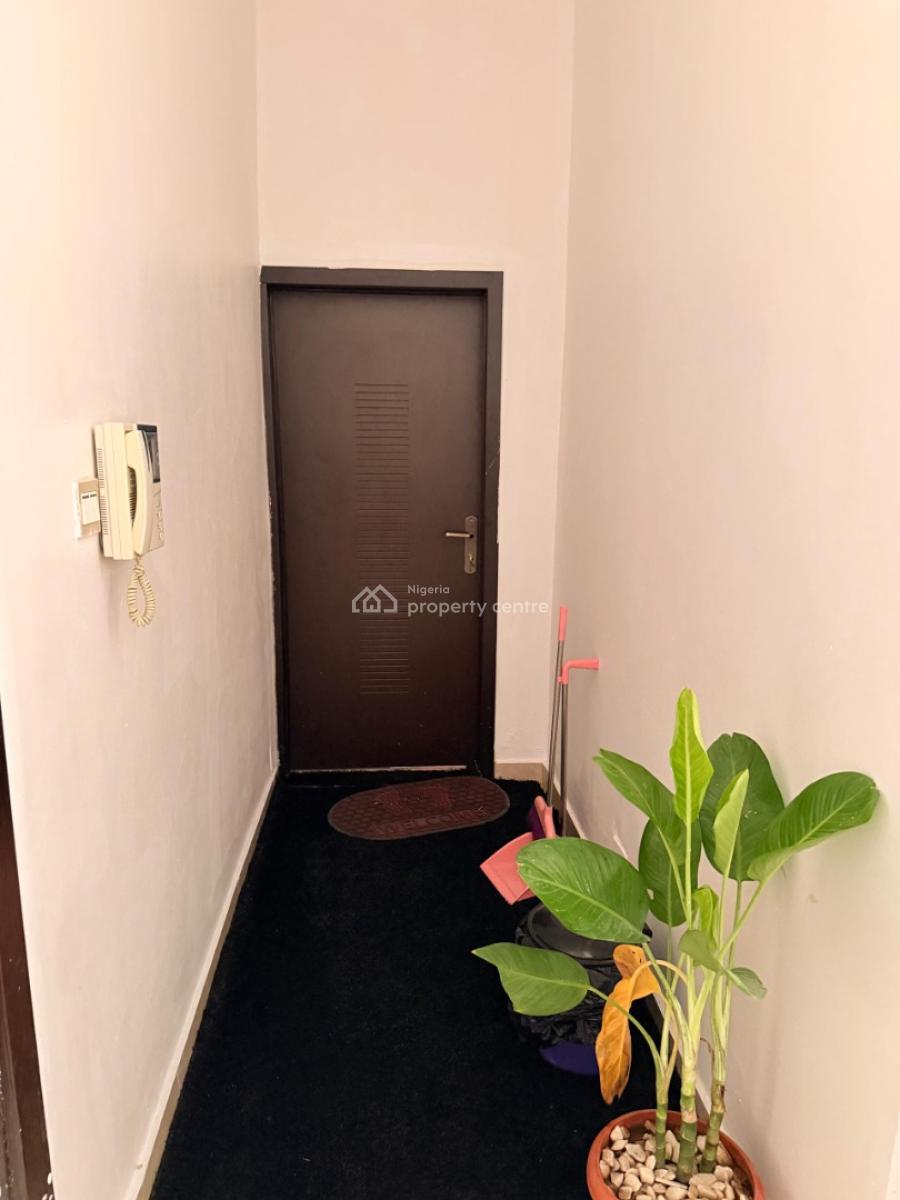 Spacious Downstairs Bedroom Inside a Shared Apartment, Bera Estate Chevron, Lekki, Lagos, Self Contain (single Rooms) for Rent