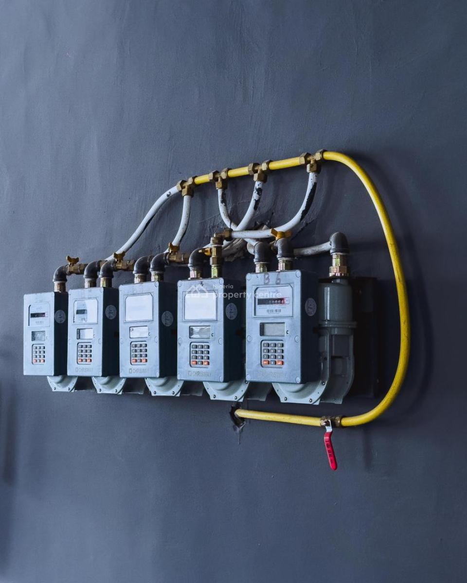 Fully Serviced 2 Bedroom Apartment W/ Pool, Elevator, Central Gas, Gym, Lekki Phase 1, Lekki, Lagos, Flat / Apartment for Sale