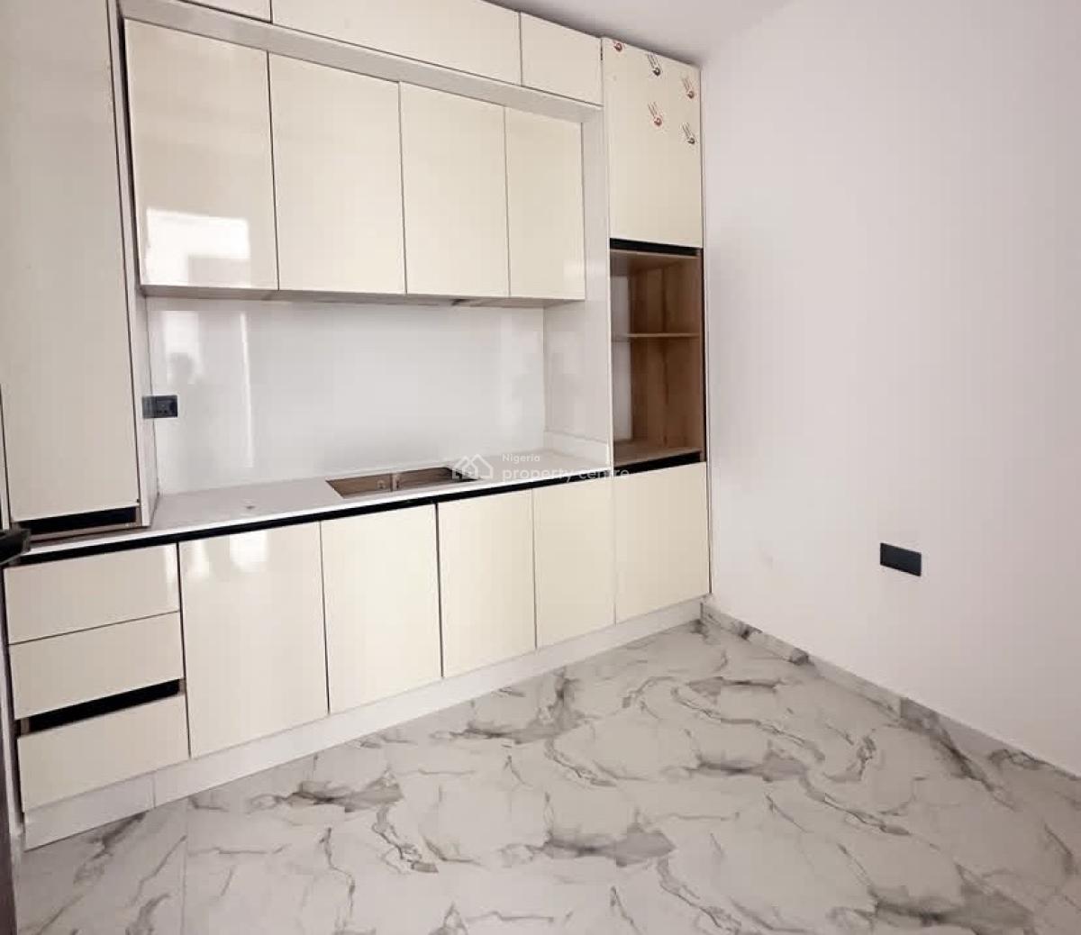 Spacious 2 Bedroom Fully Serviced with Elevator, Orchid Road, Lekki, Lagos, Flat / Apartment for Rent