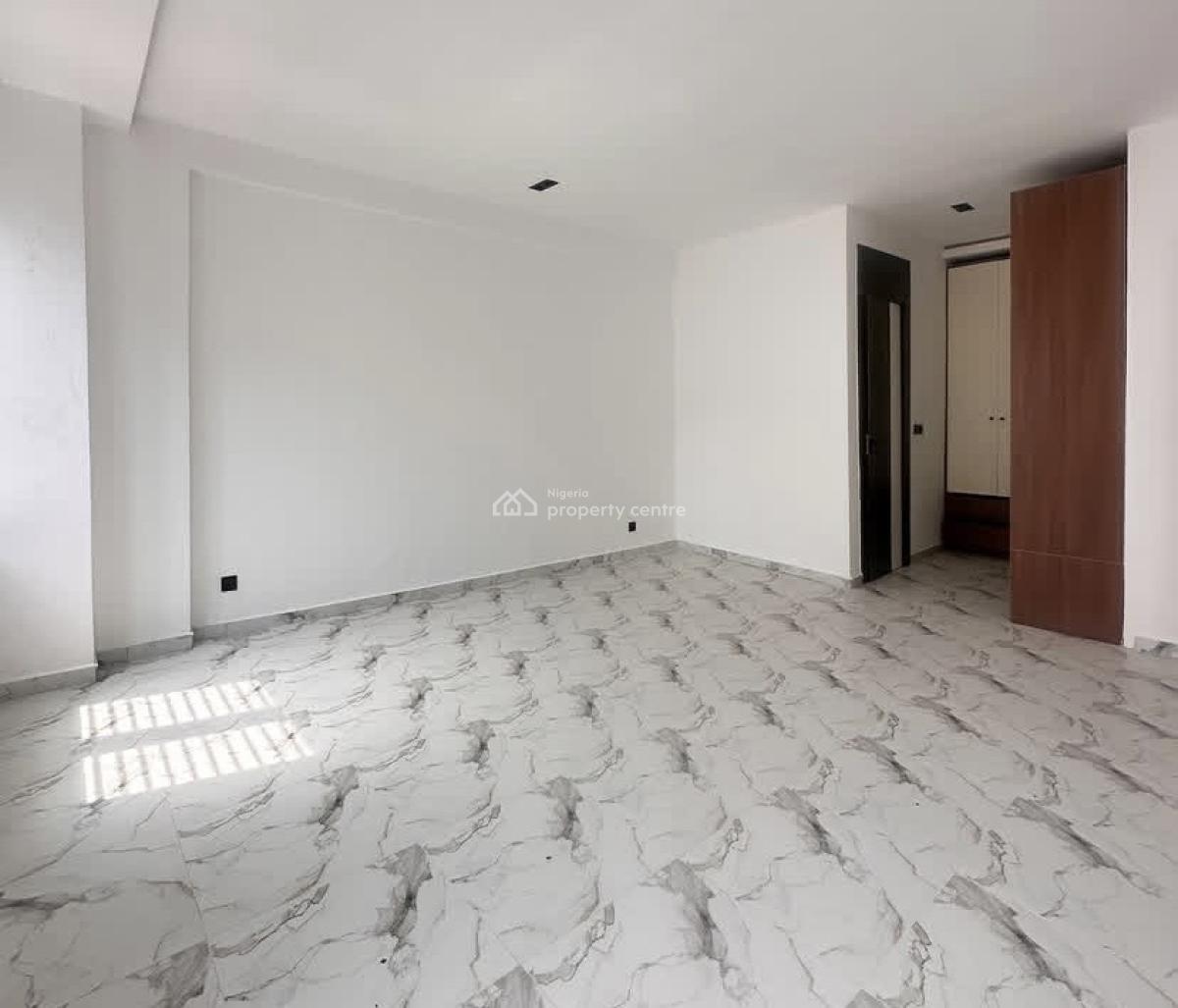 Spacious 2 Bedroom Fully Serviced with Elevator, Orchid Road, Lekki, Lagos, Flat / Apartment for Rent