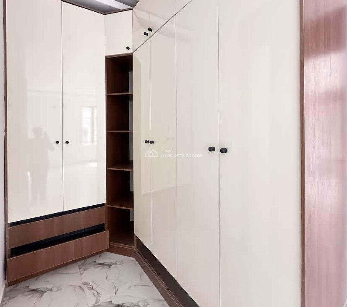 Spacious 2 Bedroom Fully Serviced with Elevator, Orchid Road, Lekki, Lagos, Flat / Apartment for Rent