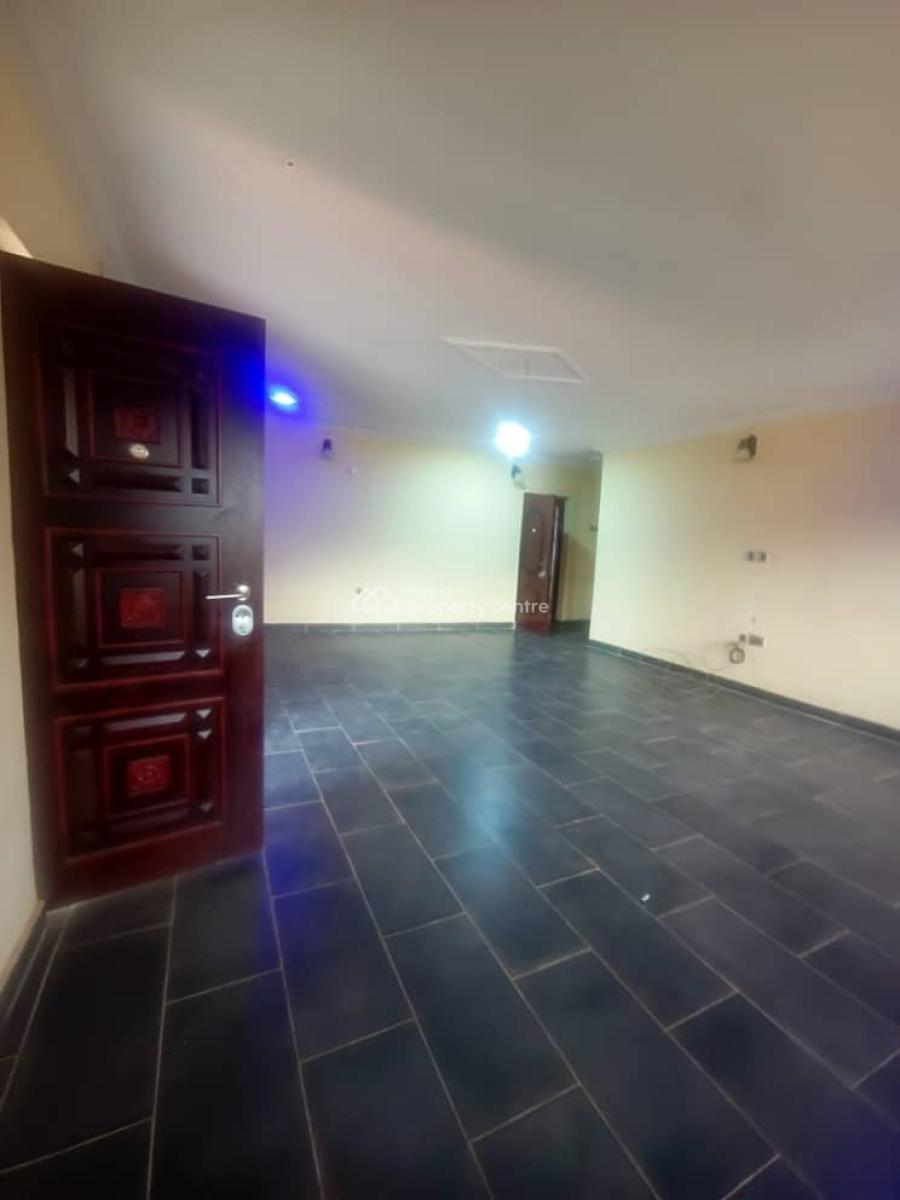 Self Alone in a Compound 3 Bedroom Flat, Igbogbo, Ikorodu, Lagos, Flat / Apartment for Rent