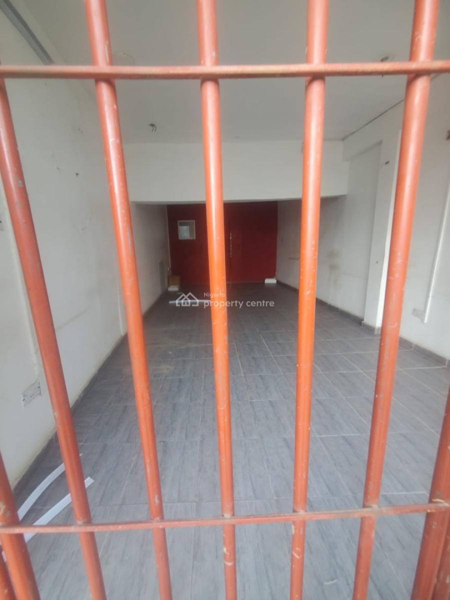 Strategic Shop Facing The Express Road, Lakowe, Ibeju Lekki, Lagos, Shop for Rent