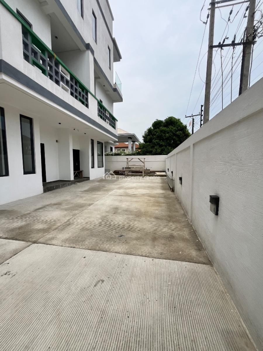 Newly  Built 4 Bedroom Semidetached House with Bq , Balconies Etc, Estate in Admilralty Road Lekki Phase1, Lekki Phase 1, Lekki, Lagos, Semi-detached Duplex for Sale