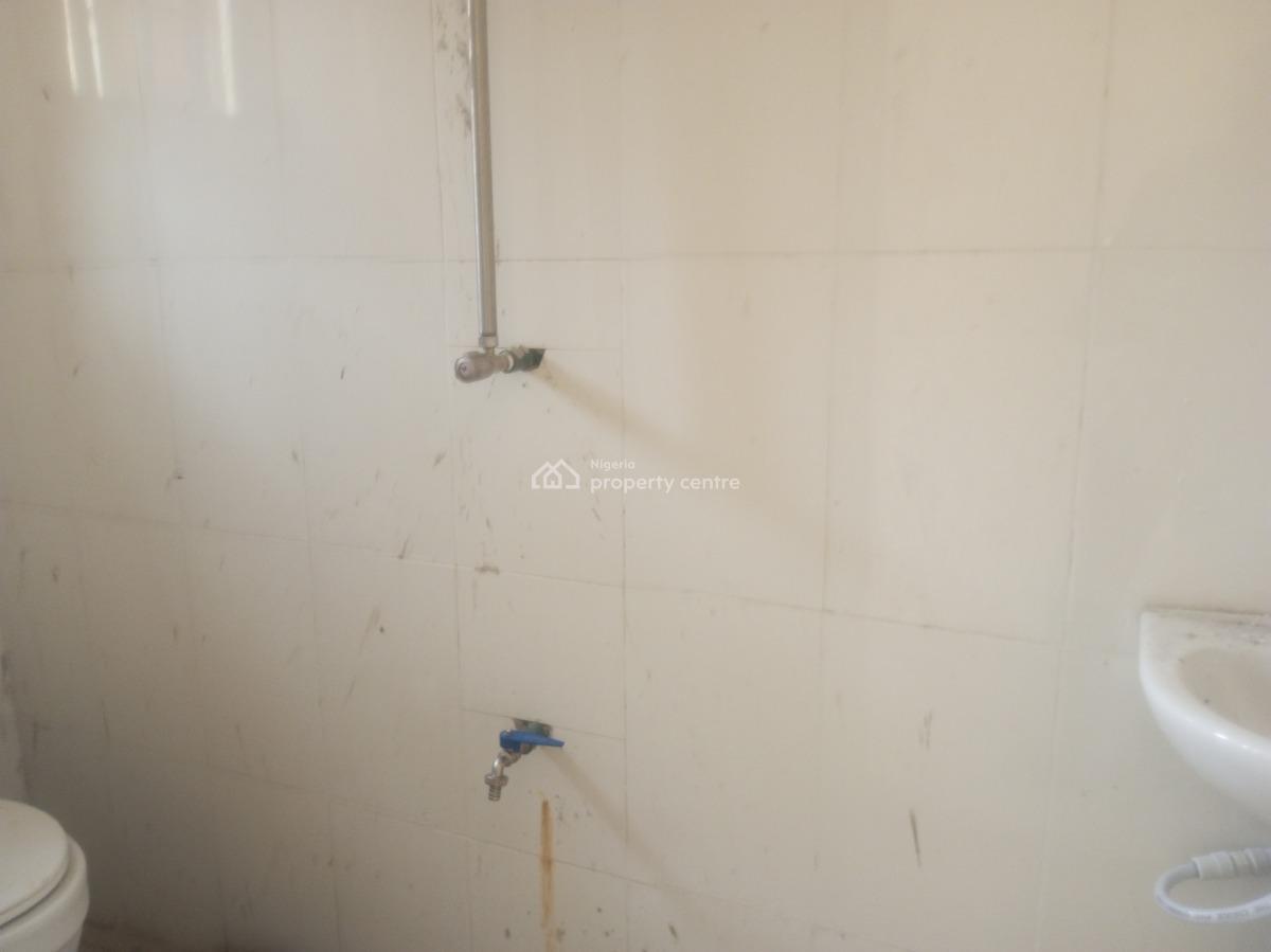 Well Maintained 2 Bedroom Flat Directly Facing The Road, Badore, Ajah, Lagos, Flat / Apartment for Rent