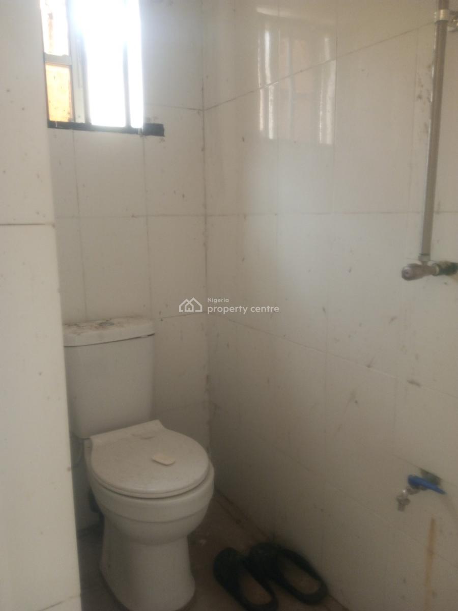 Well Maintained 2 Bedroom Flat Directly Facing The Road, Badore, Ajah, Lagos, Flat / Apartment for Rent