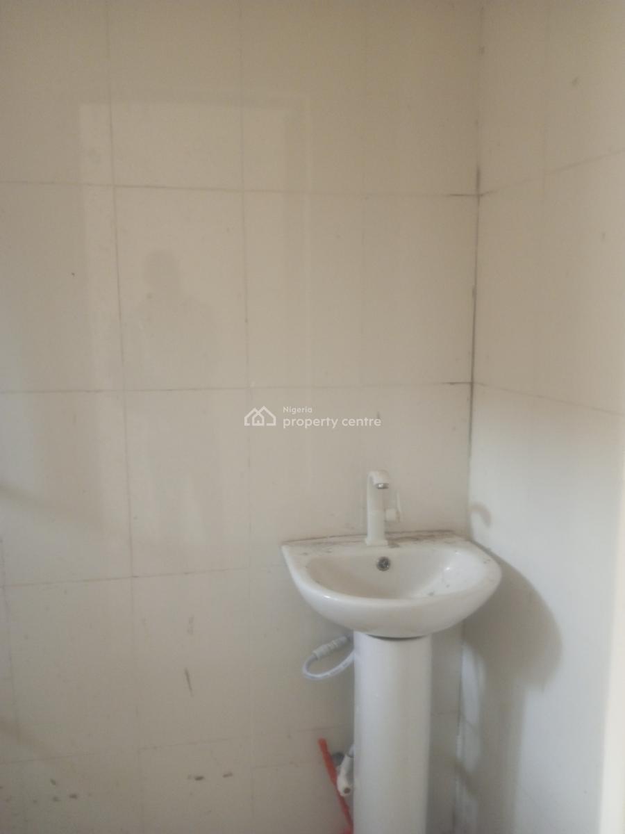 Well Maintained 2 Bedroom Flat Directly Facing The Road, Badore, Ajah, Lagos, Flat / Apartment for Rent