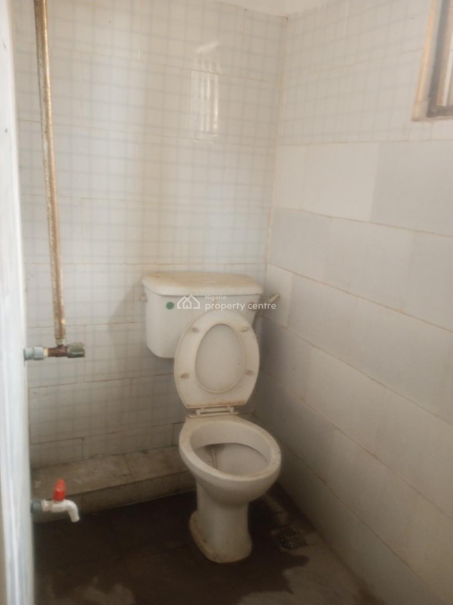 Well Maintained 2 Bedroom Flat Directly Facing The Road, Badore, Ajah, Lagos, Flat / Apartment for Rent