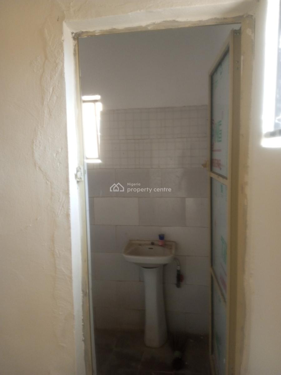 Well Maintained 2 Bedroom Flat Directly Facing The Road, Badore, Ajah, Lagos, Flat / Apartment for Rent