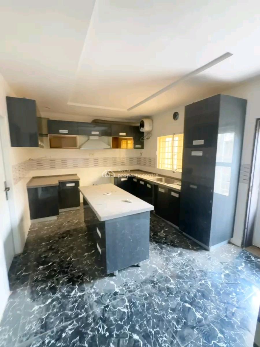 4bedrooms Terrace Duplex with 2 Living Rooms and Attached Bq in Guzape, Guzape District, Abuja, Terraced Duplex for Sale