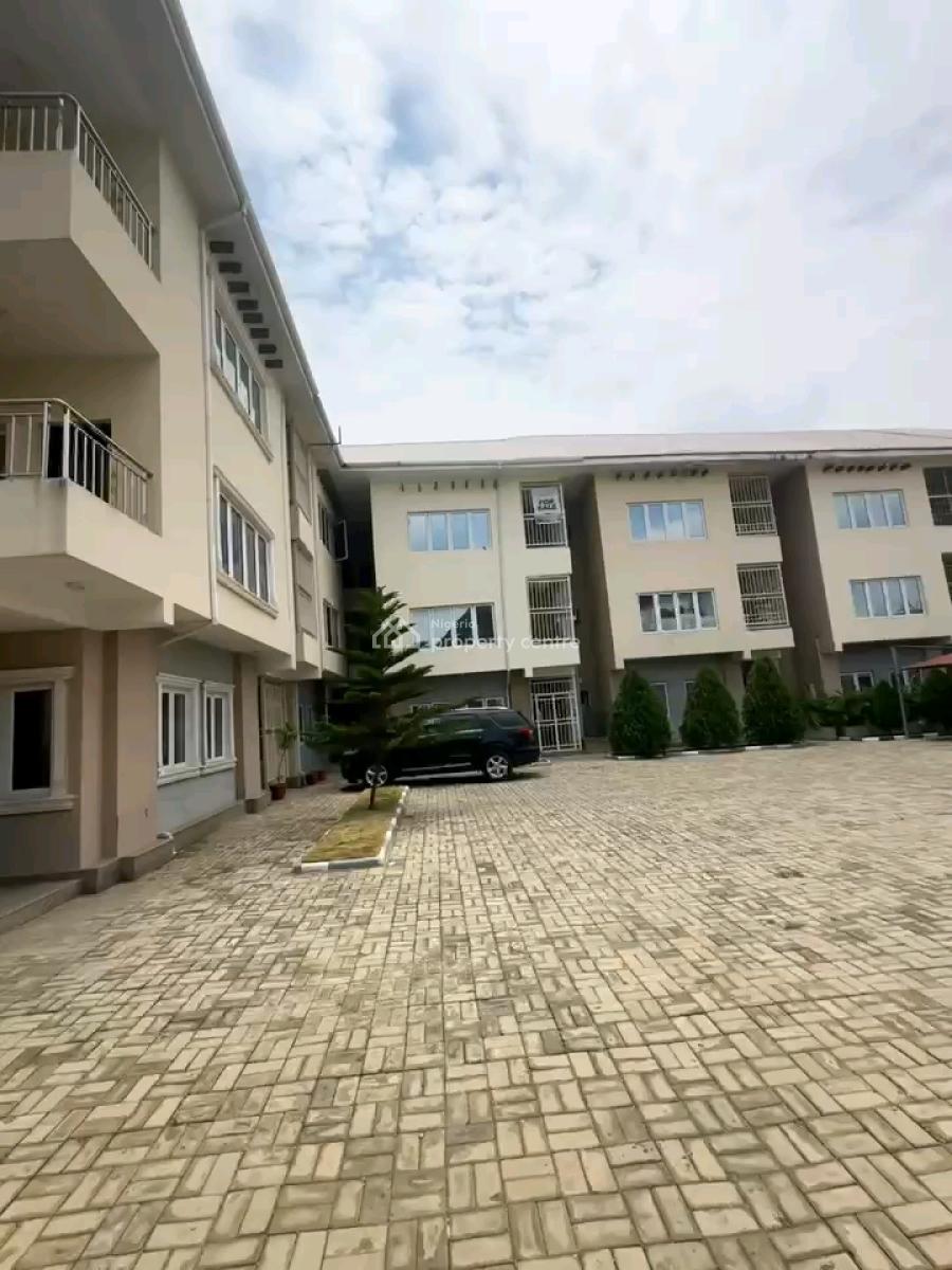 4bedrooms Terrace Duplex with 2 Living Rooms and Attached Bq in Guzape, Guzape District, Abuja, Terraced Duplex for Sale