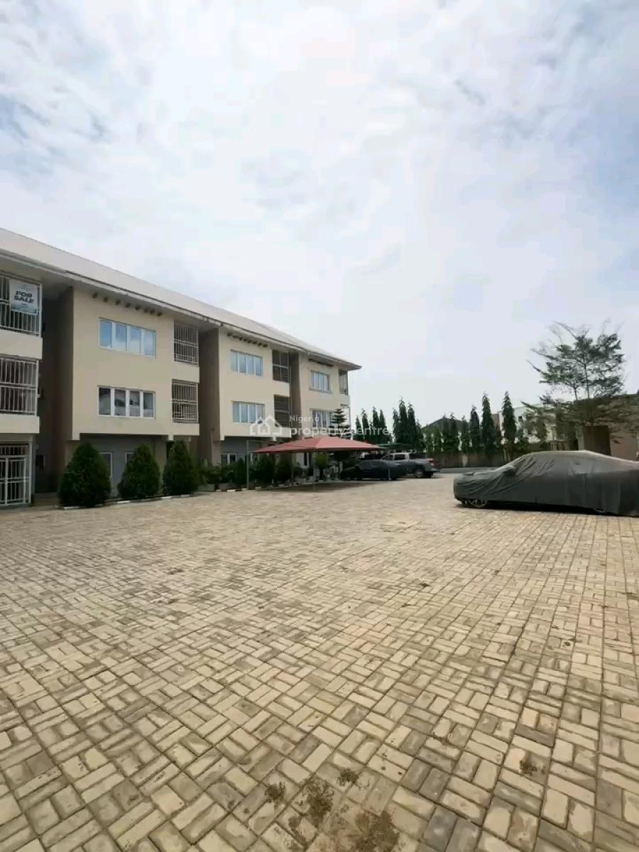 4bedrooms Terrace Duplex with 2 Living Rooms and Attached Bq in Guzape, Guzape District, Abuja, Terraced Duplex for Sale