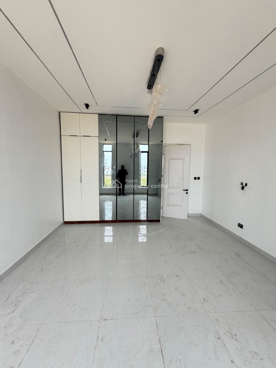 Spacious 4bedroom Terrace with Self Compound and Bq, Lekki Phase 1, Lekki, Lagos, Terraced Duplex for Sale