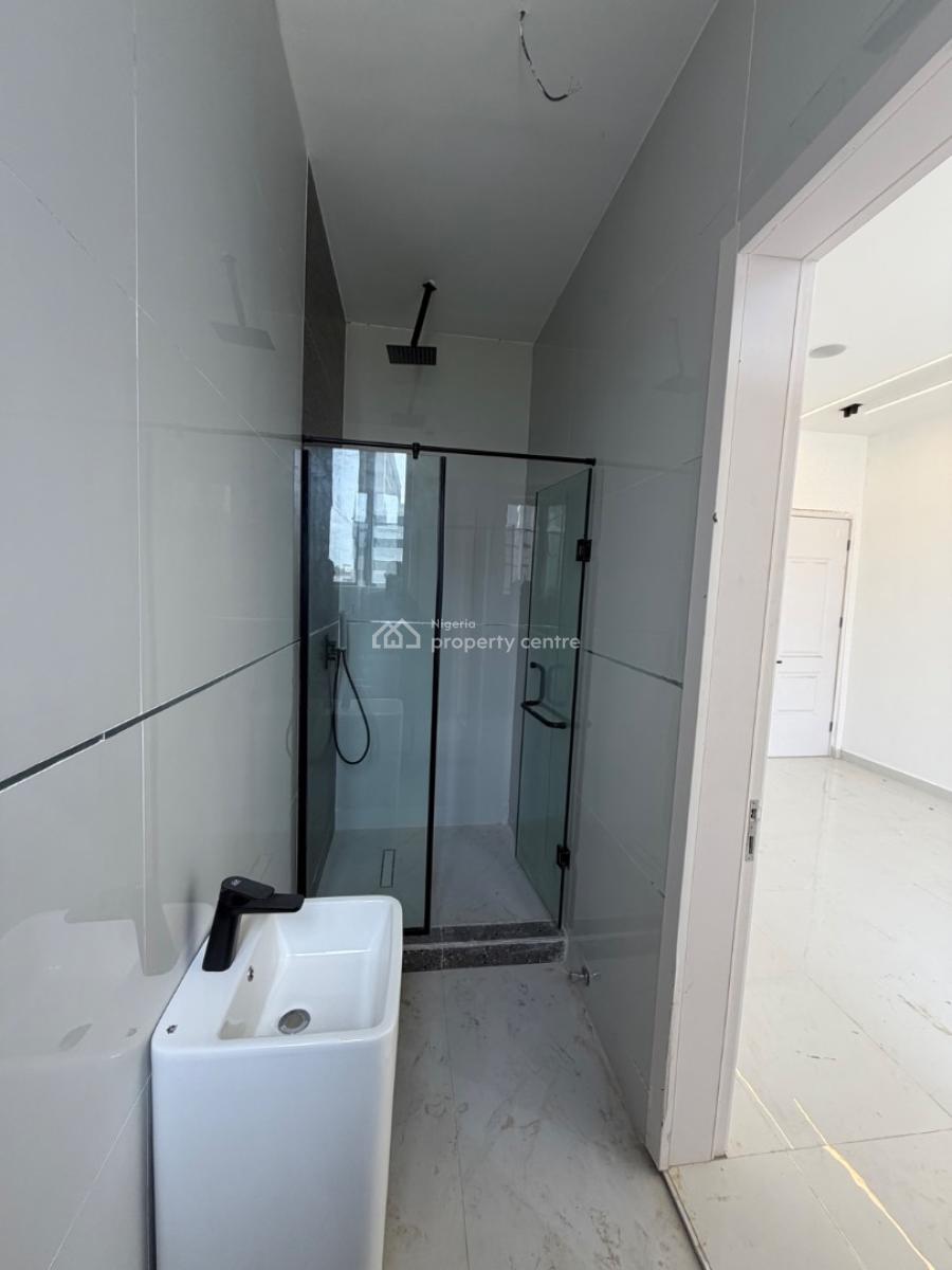 Spacious 4bedroom Terrace with Self Compound and Bq, Lekki Phase 1, Lekki, Lagos, Terraced Duplex for Sale