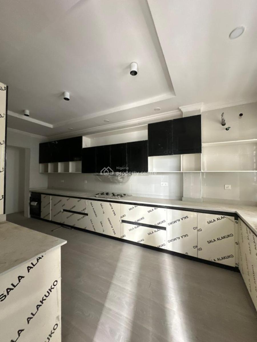 Spaciously Built 4 Bedroom Apartment with Bq and Elevator, Lekki Phase 1, Lekki, Lagos, Flat / Apartment for Sale