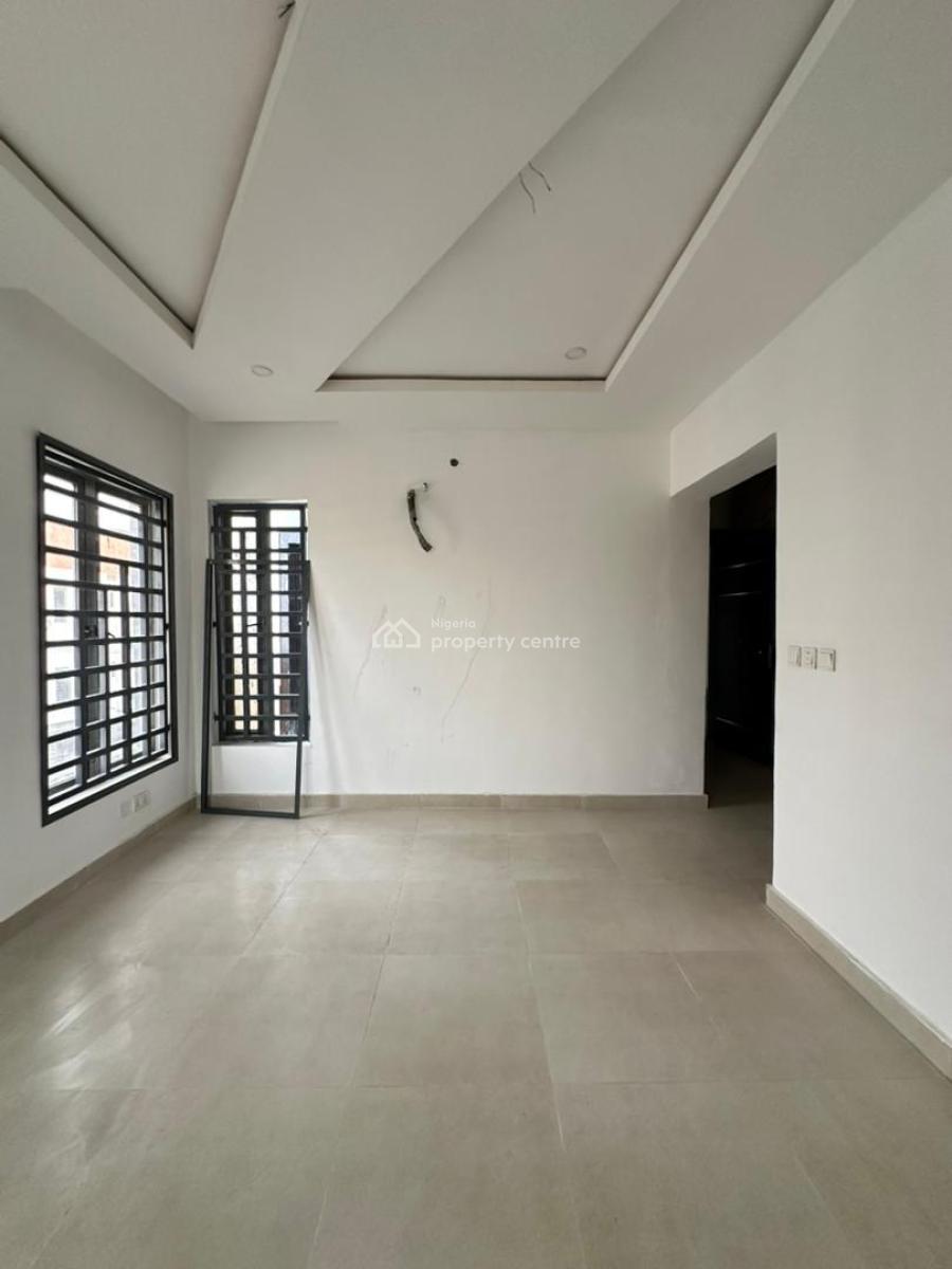 Spaciously Built 4 Bedroom Apartment with Bq and Elevator, Lekki Phase 1, Lekki, Lagos, Flat / Apartment for Sale