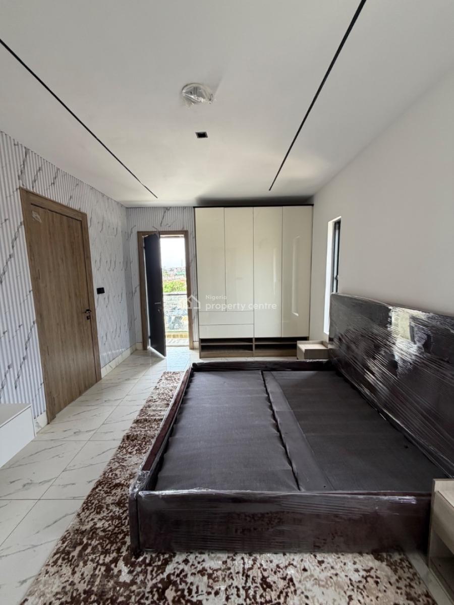 Spacious 2 Bedroom Flat with Bq and Pool, Lekki Phase 1, Lekki, Lagos, Block of Flats for Sale