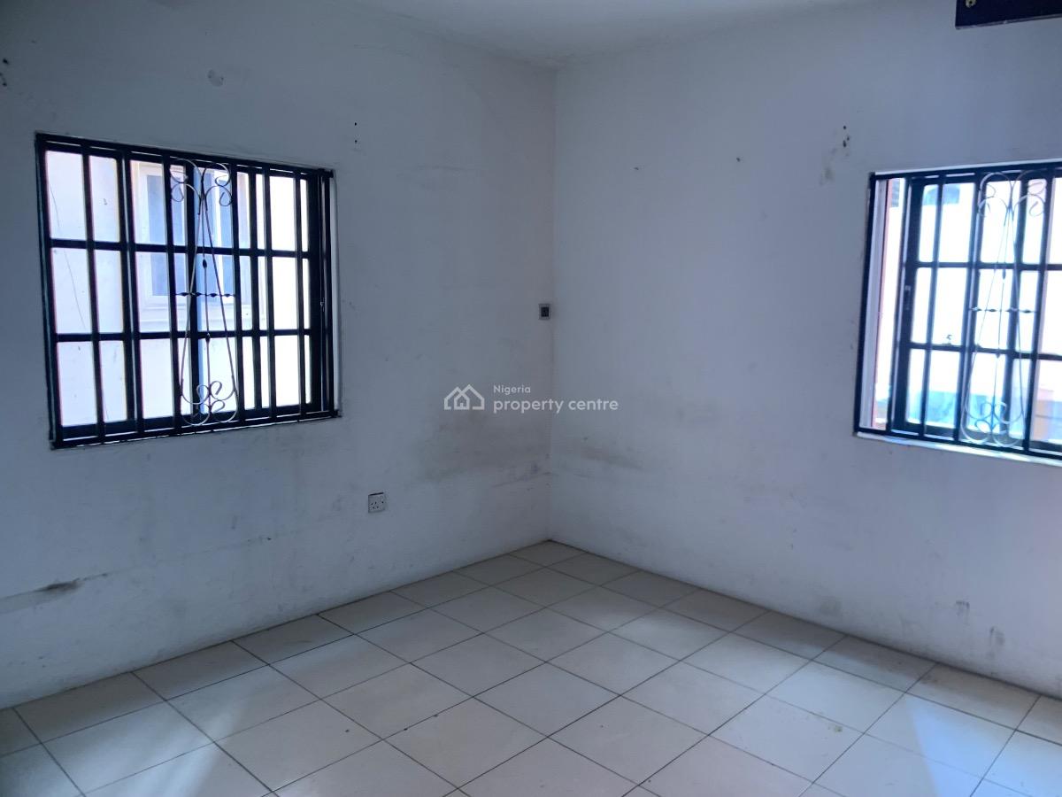 2 Bedroom Apartment, Alagomeji, Alagomeji, Yaba, Lagos, Flat / Apartment for Rent