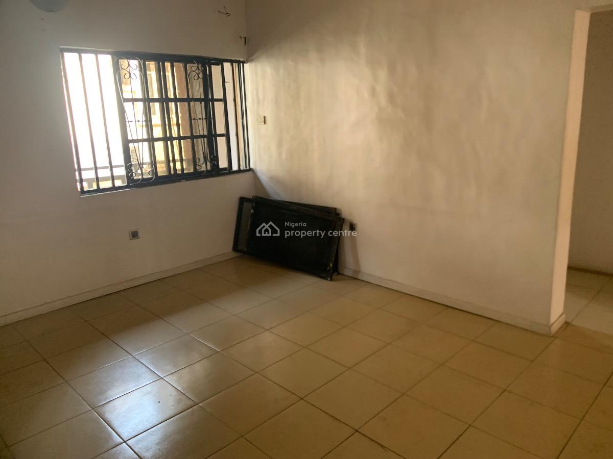 2 Bedroom Apartment, Alagomeji, Alagomeji, Yaba, Lagos, Flat / Apartment for Rent