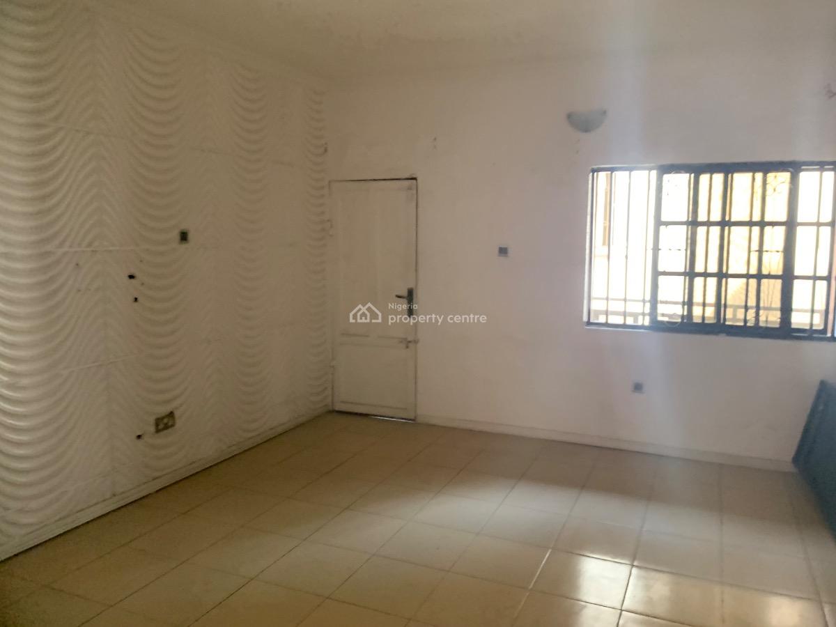 2 Bedroom Apartment, Alagomeji, Alagomeji, Yaba, Lagos, Flat / Apartment for Rent