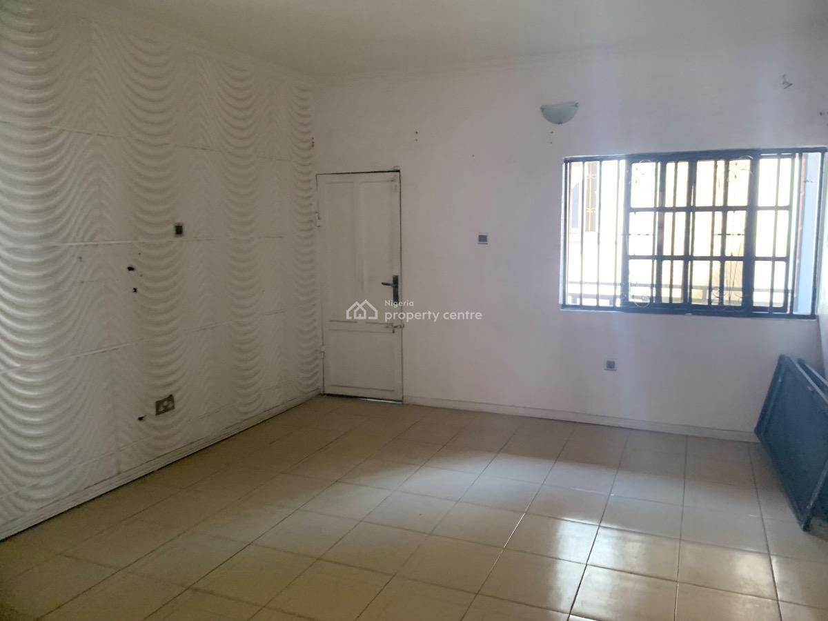 2 Bedroom Apartment, Alagomeji, Alagomeji, Yaba, Lagos, Flat / Apartment for Rent