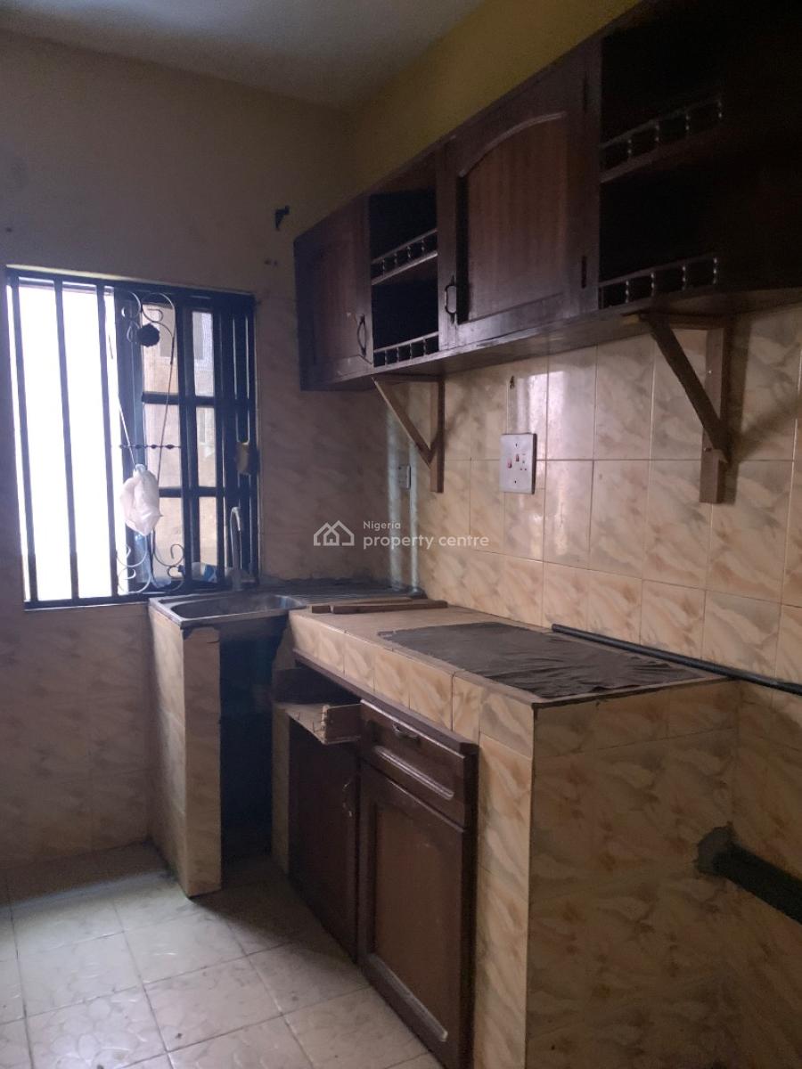 2 Bedroom Apartment, Alagomeji, Alagomeji, Yaba, Lagos, Flat / Apartment for Rent