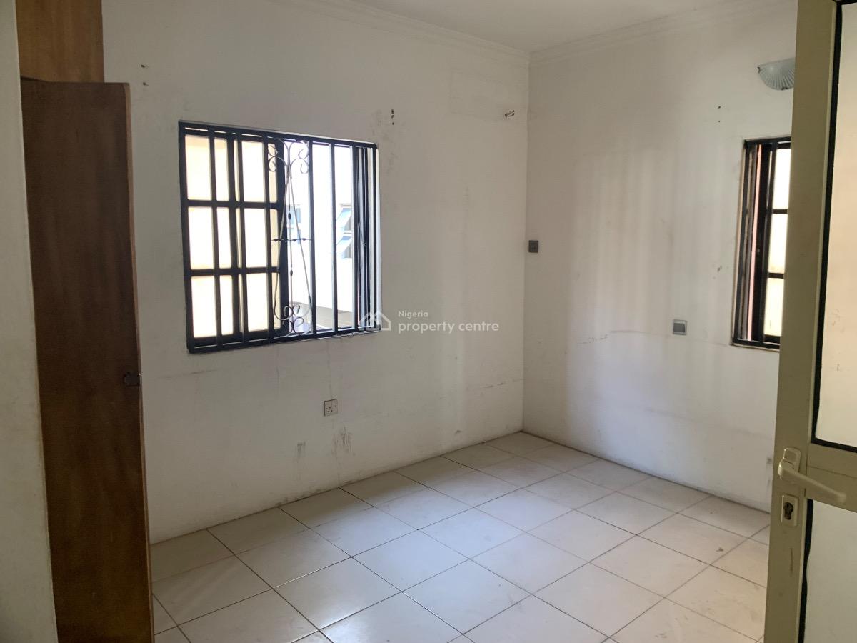 2 Bedroom Apartment, Alagomeji, Alagomeji, Yaba, Lagos, Flat / Apartment for Rent