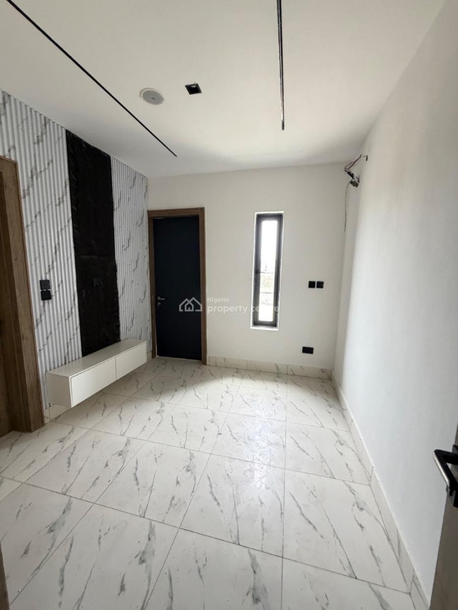 Spacious 1 Bedroom Flat with Pool and Gym, Lekki Phase 1, Lekki, Lagos, Block of Flats for Sale