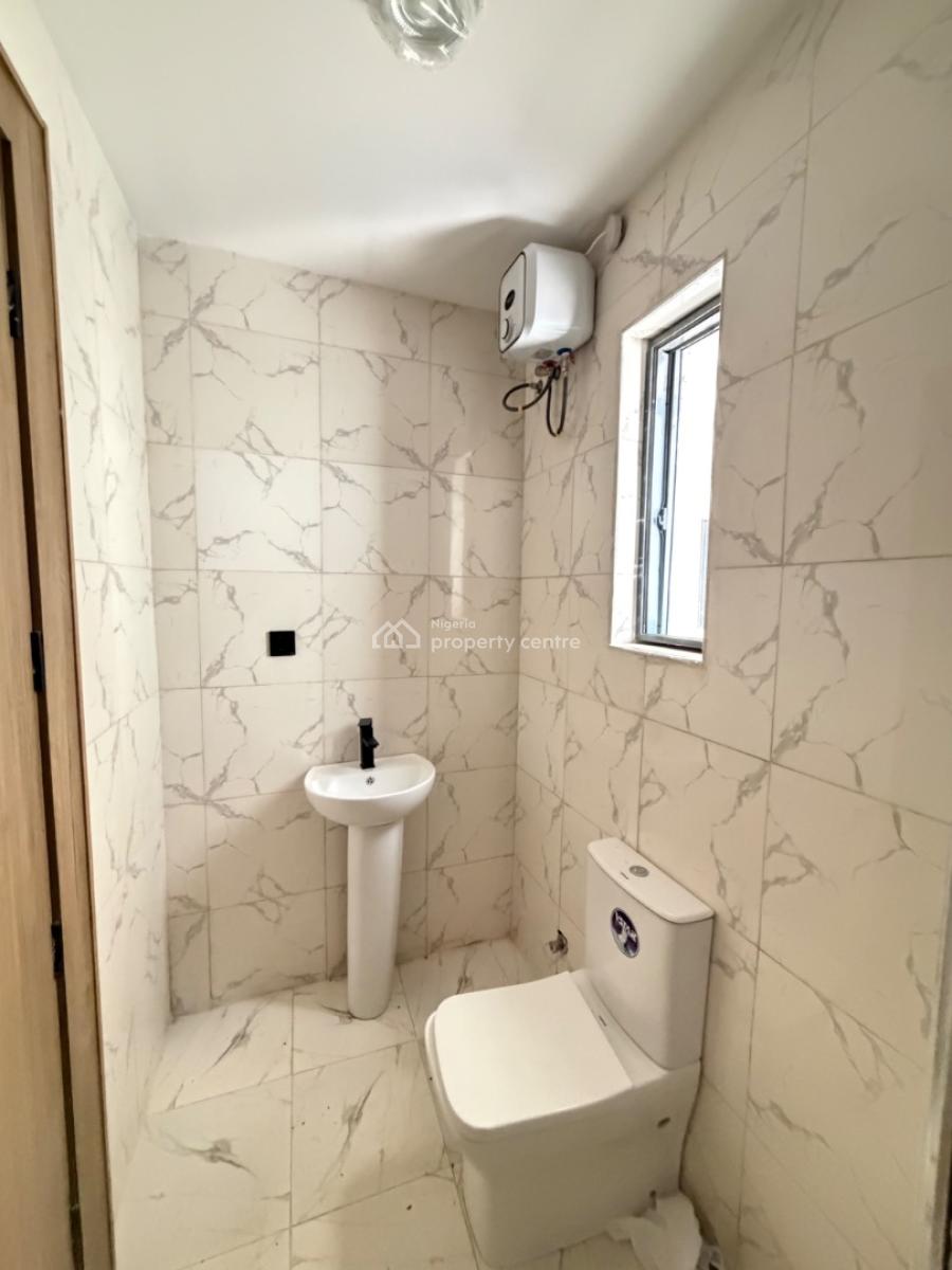 Spacious 1 Bedroom Flat with Pool and Gym, Lekki Phase 1, Lekki, Lagos, Block of Flats for Sale