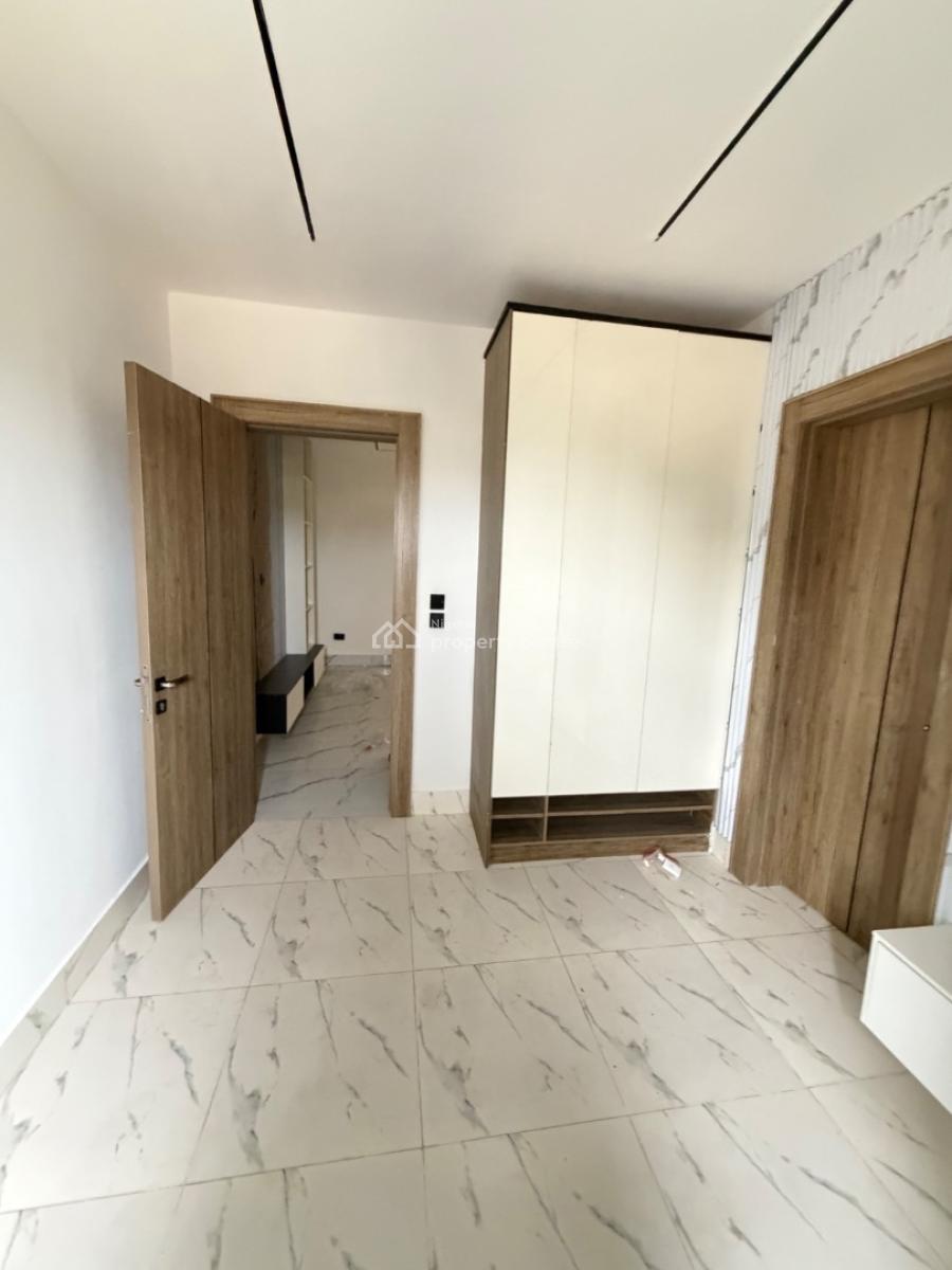 Spacious 1 Bedroom Flat with Pool and Gym, Lekki Phase 1, Lekki, Lagos, Block of Flats for Sale