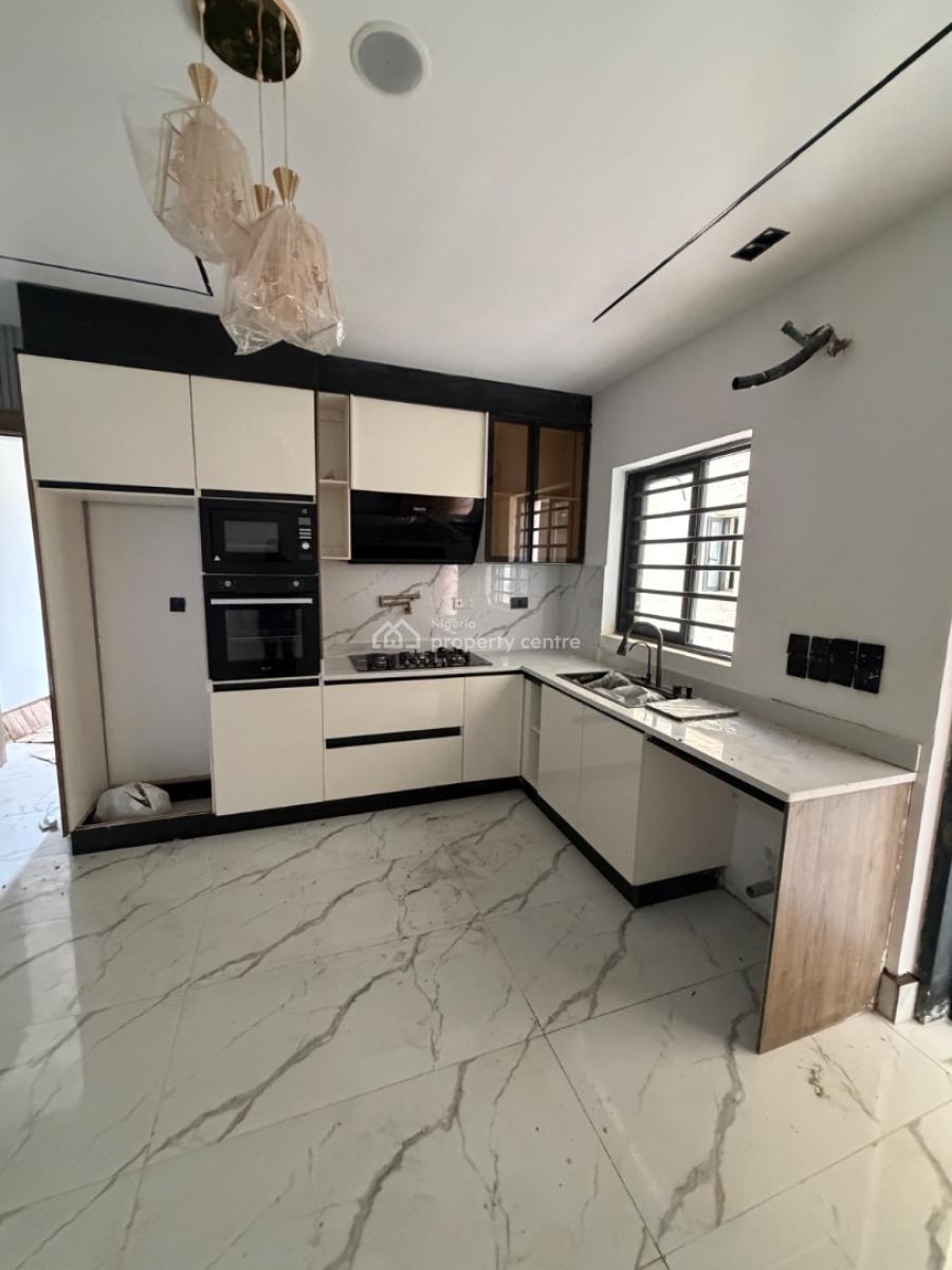 Spacious 1 Bedroom Flat with Pool and Gym, Lekki Phase 1, Lekki, Lagos, Block of Flats for Sale