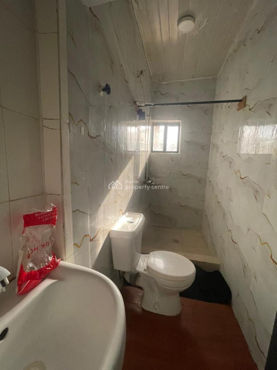 2bedroom Apartment Upstairs, Ologolo, Lekki, Lagos, Flat / Apartment for Rent