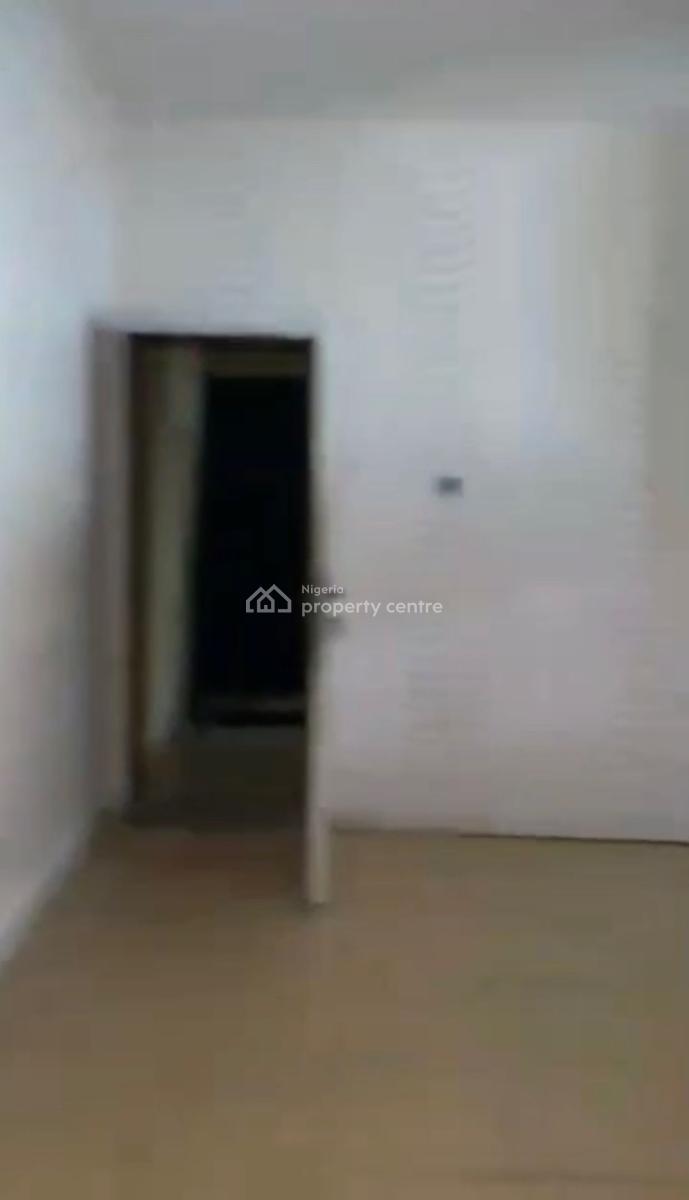 Standard 2bedroom Flat, Yaba, Alagomeji, Yaba, Lagos, Flat / Apartment for Rent