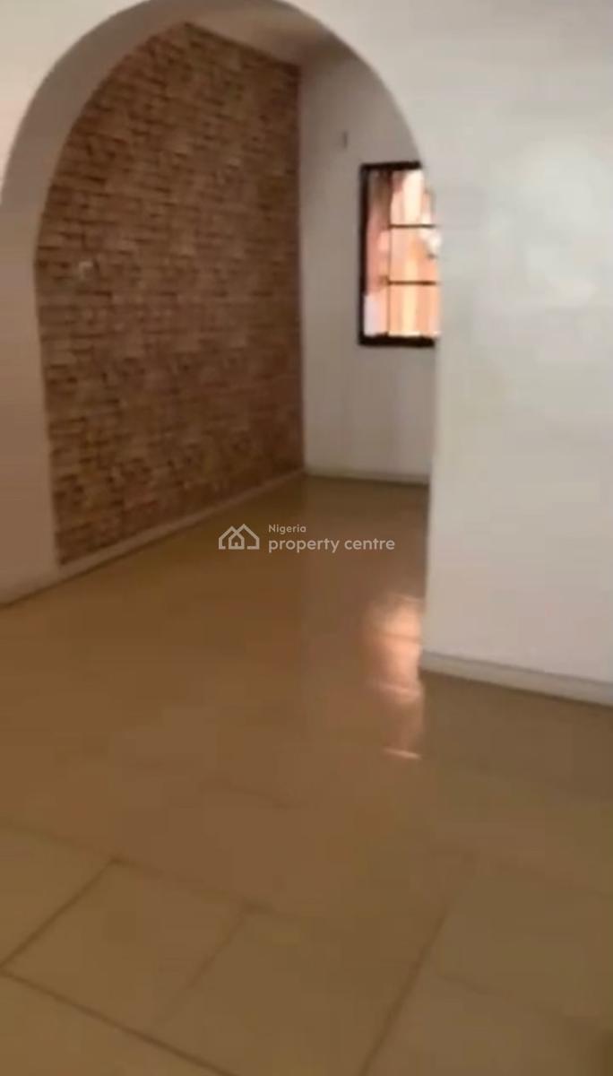 Standard 2bedroom Flat, Yaba, Alagomeji, Yaba, Lagos, Flat / Apartment for Rent