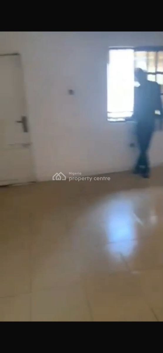 Standard 2bedroom Flat, Yaba, Alagomeji, Yaba, Lagos, Flat / Apartment for Rent